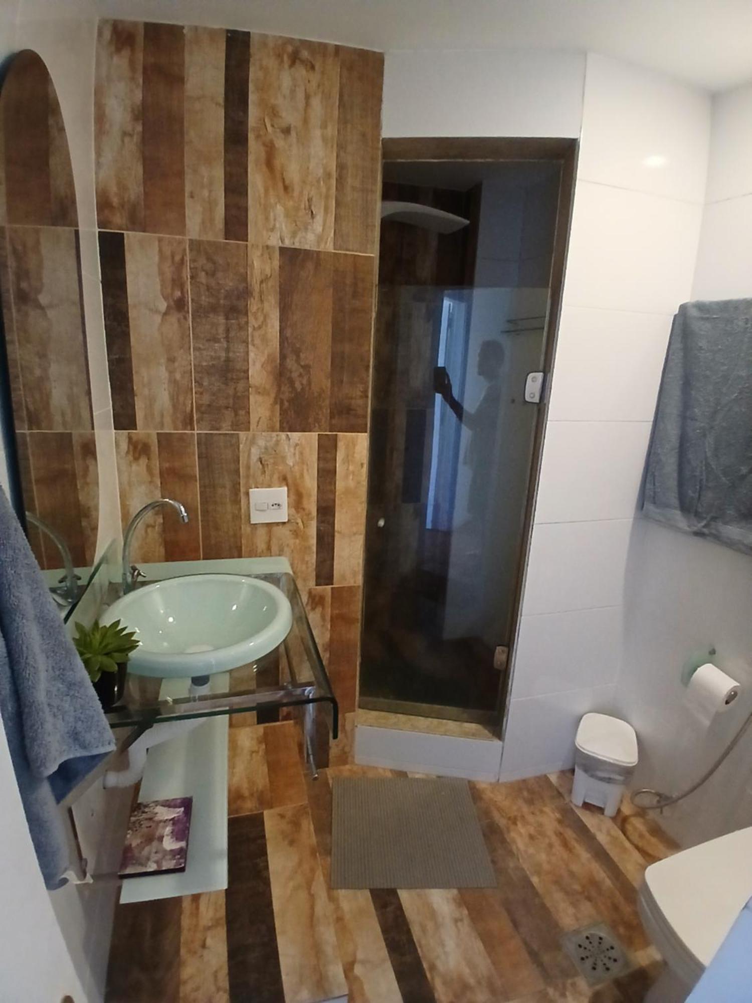Homestay With Private Bathroom In A Shared *